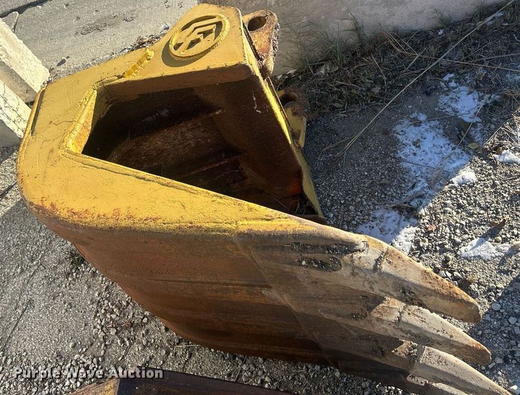 image for item DU3261 CF excavator bucket