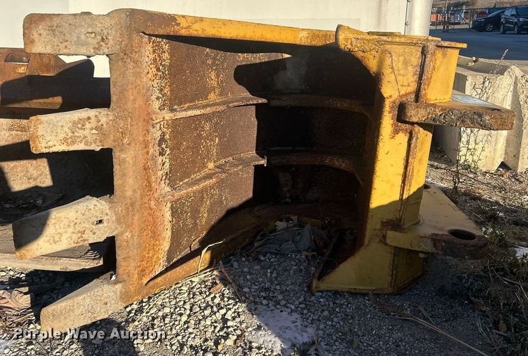 image for item DU3261 CF excavator bucket