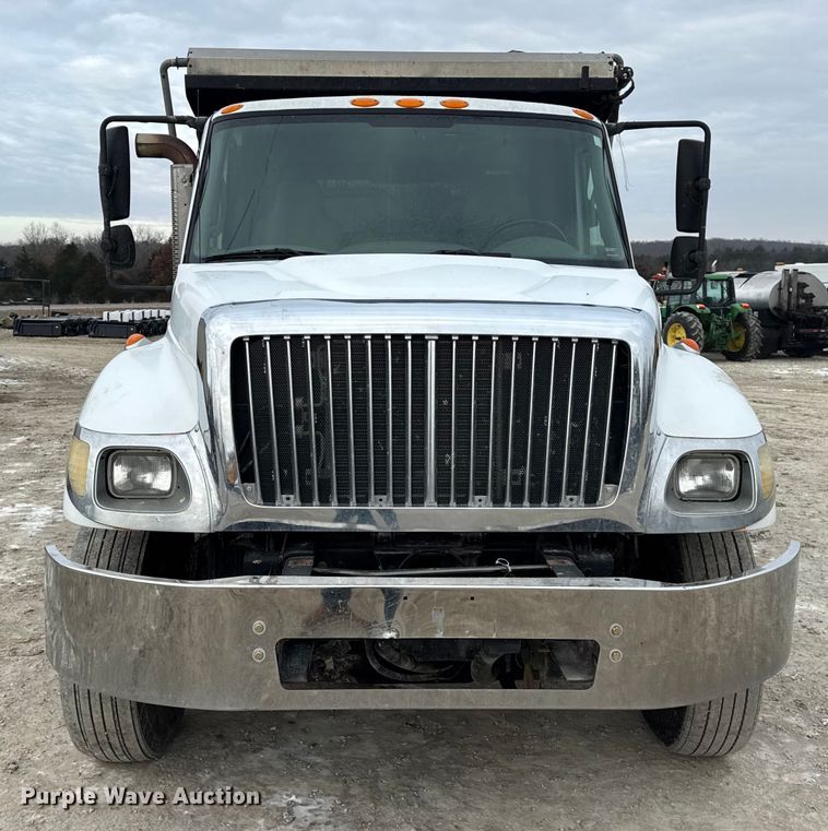 image for item DW6714 2004 International 7500 dump truck