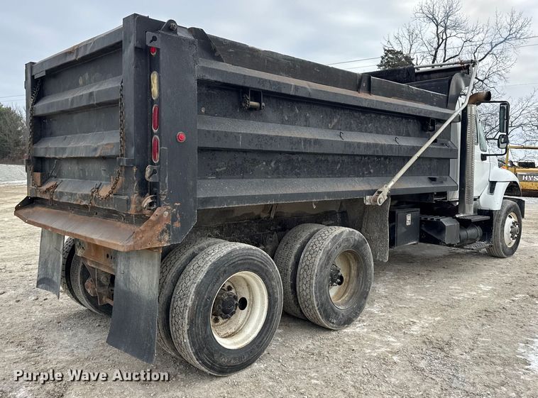 image for item DW6714 2004 International 7500 dump truck