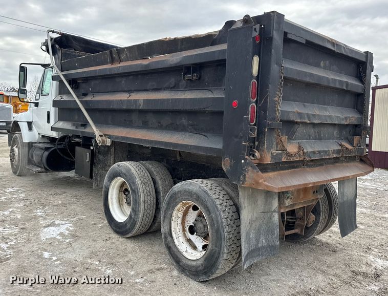 image for item DW6714 2004 International 7500 dump truck