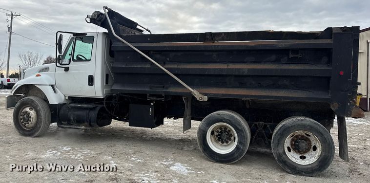 image for item DW6714 2004 International 7500 dump truck