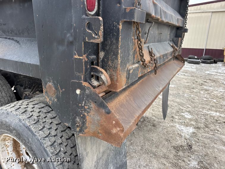 image for item DW6714 2004 International 7500 dump truck