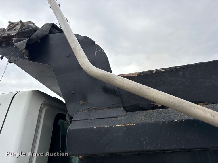 image for item DW6714 2004 International 7500 dump truck