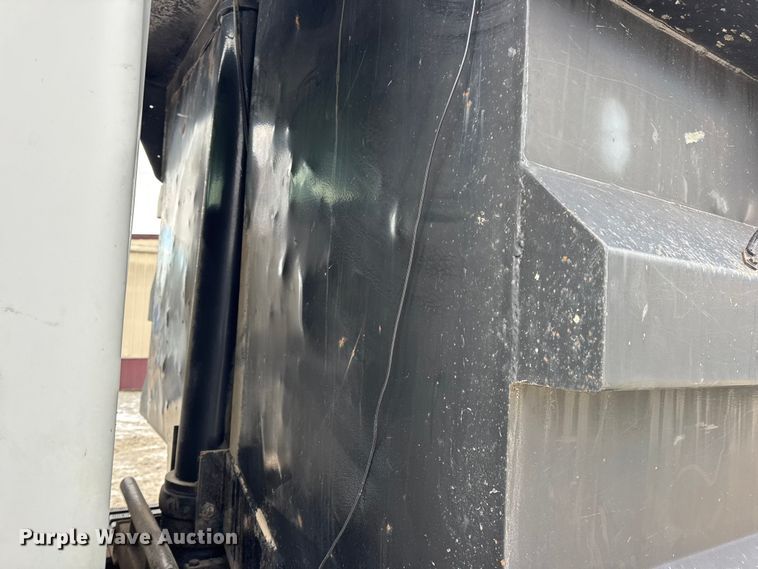 image for item DW6714 2004 International 7500 dump truck