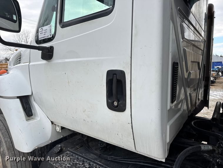 image for item DW6714 2004 International 7500 dump truck