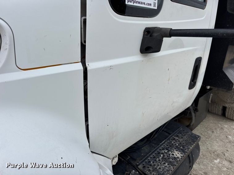 image for item DW6714 2004 International 7500 dump truck