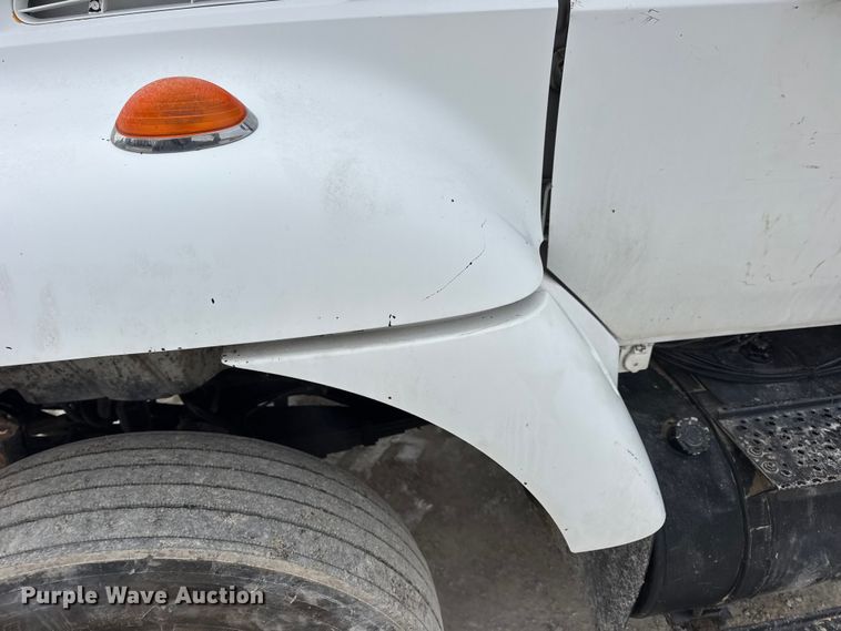 image for item DW6714 2004 International 7500 dump truck