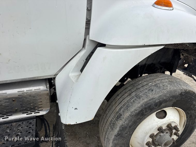 image for item DW6714 2004 International 7500 dump truck