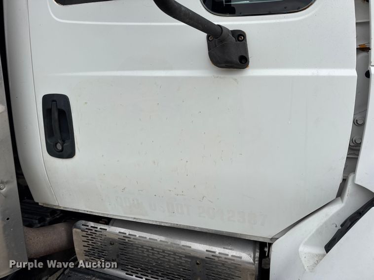 image for item DW6714 2004 International 7500 dump truck