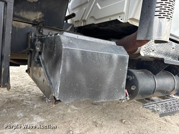 image for item DW6714 2004 International 7500 dump truck