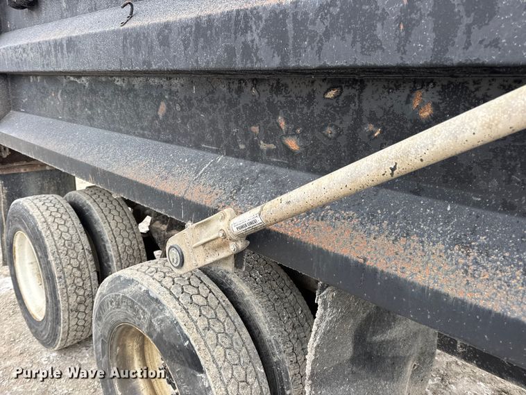 image for item DW6714 2004 International 7500 dump truck