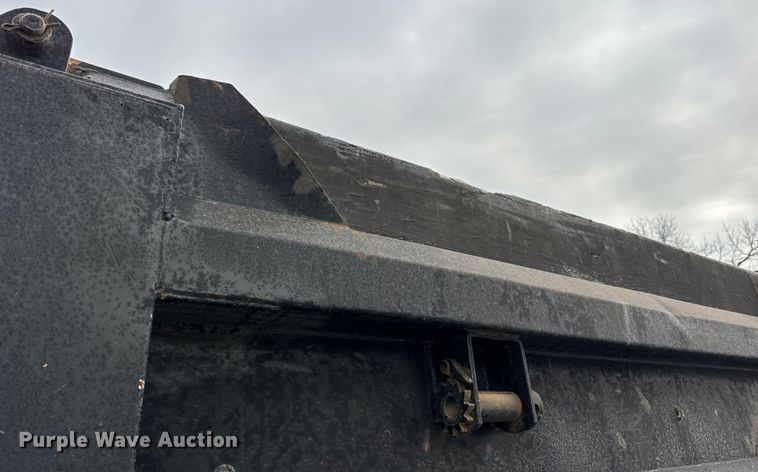 image for item DW6714 2004 International 7500 dump truck