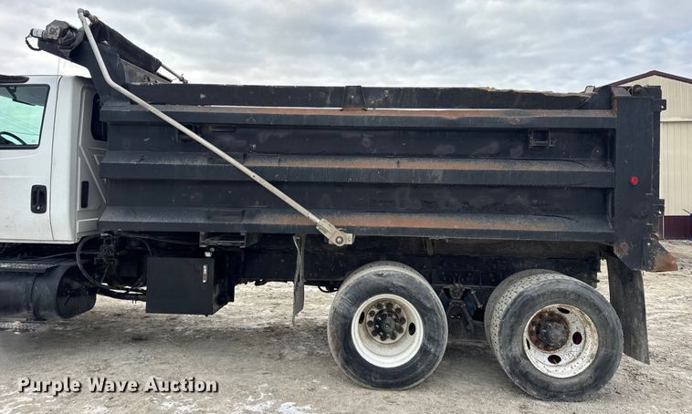image for item DW6714 2004 International 7500 dump truck
