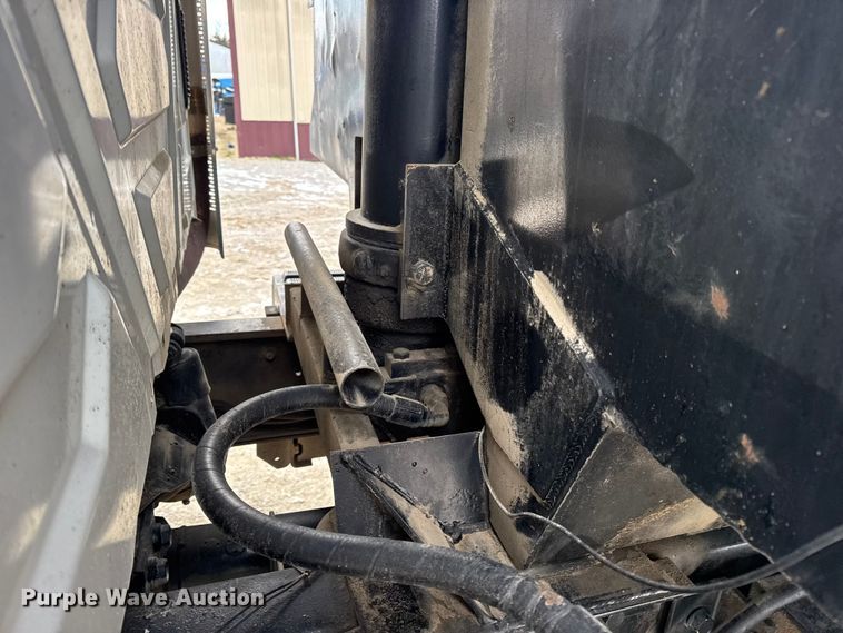 image for item DW6714 2004 International 7500 dump truck