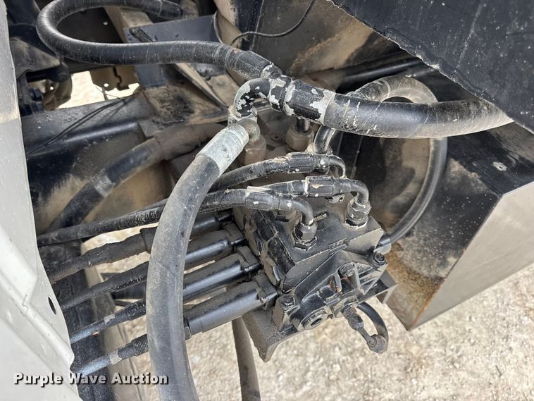 image for item DW6714 2004 International 7500 dump truck