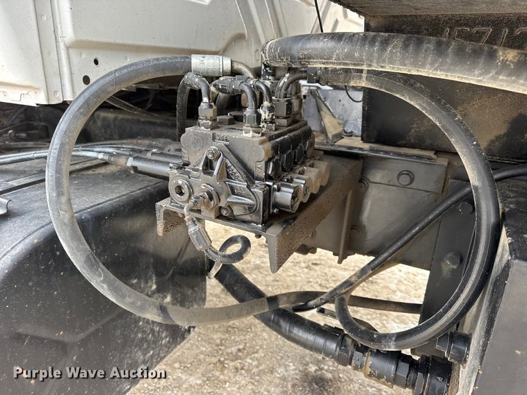 image for item DW6714 2004 International 7500 dump truck