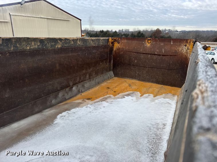 image for item DW6714 2004 International 7500 dump truck