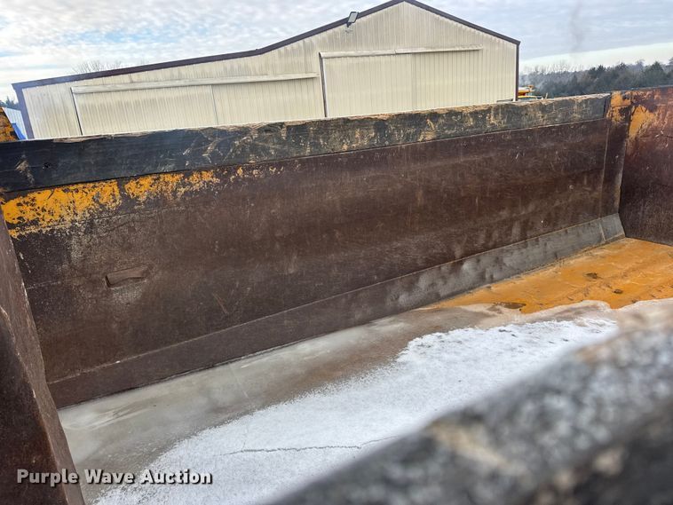 image for item DW6714 2004 International 7500 dump truck