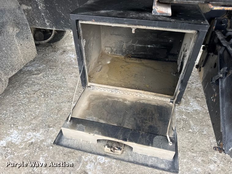 image for item DW6714 2004 International 7500 dump truck