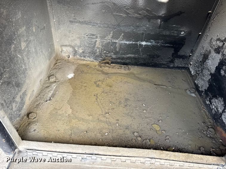 image for item DW6714 2004 International 7500 dump truck