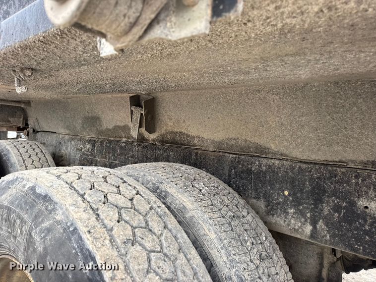 image for item DW6714 2004 International 7500 dump truck