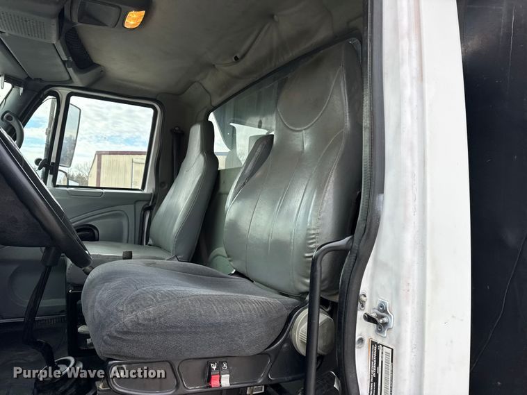 image for item DW6714 2004 International 7500 dump truck