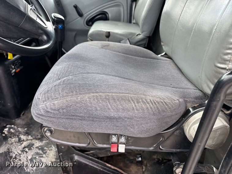 image for item DW6714 2004 International 7500 dump truck