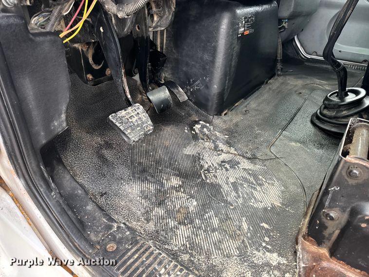 image for item DW6714 2004 International 7500 dump truck