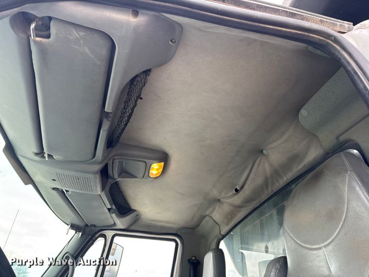 image for item DW6714 2004 International 7500 dump truck