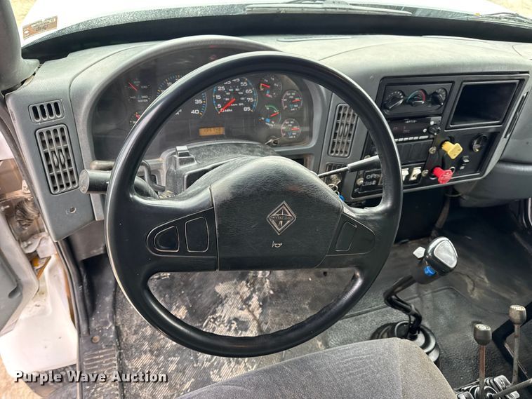 image for item DW6714 2004 International 7500 dump truck