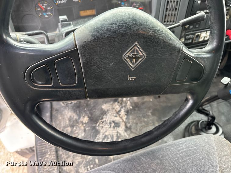 image for item DW6714 2004 International 7500 dump truck