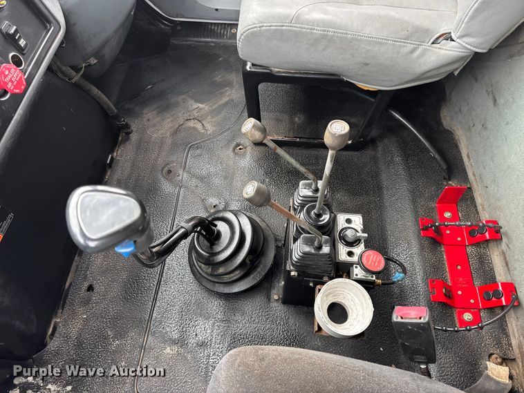 image for item DW6714 2004 International 7500 dump truck