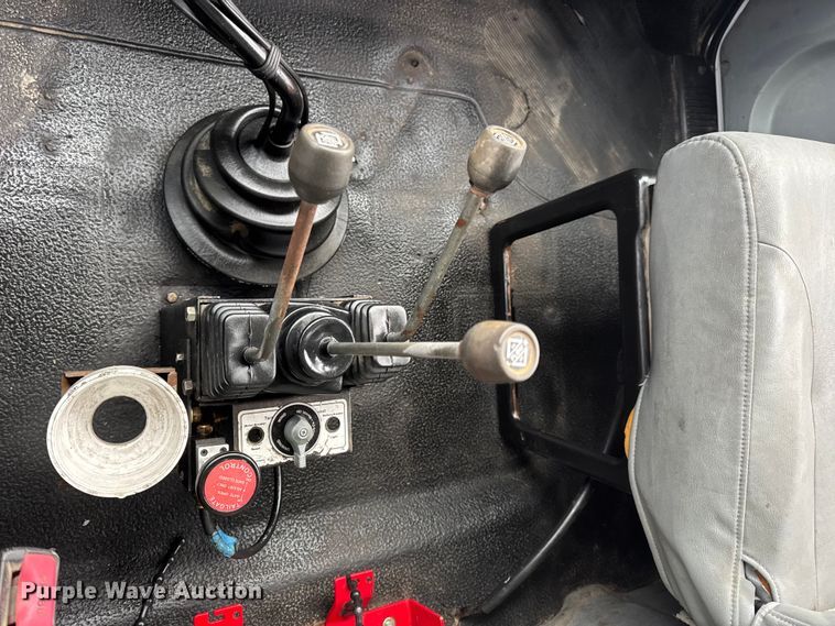 image for item DW6714 2004 International 7500 dump truck