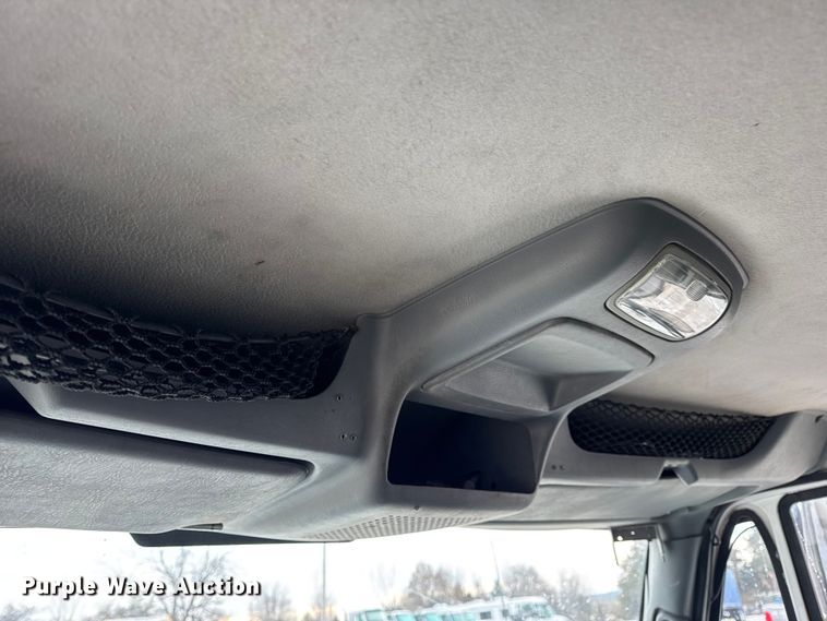 image for item DW6714 2004 International 7500 dump truck