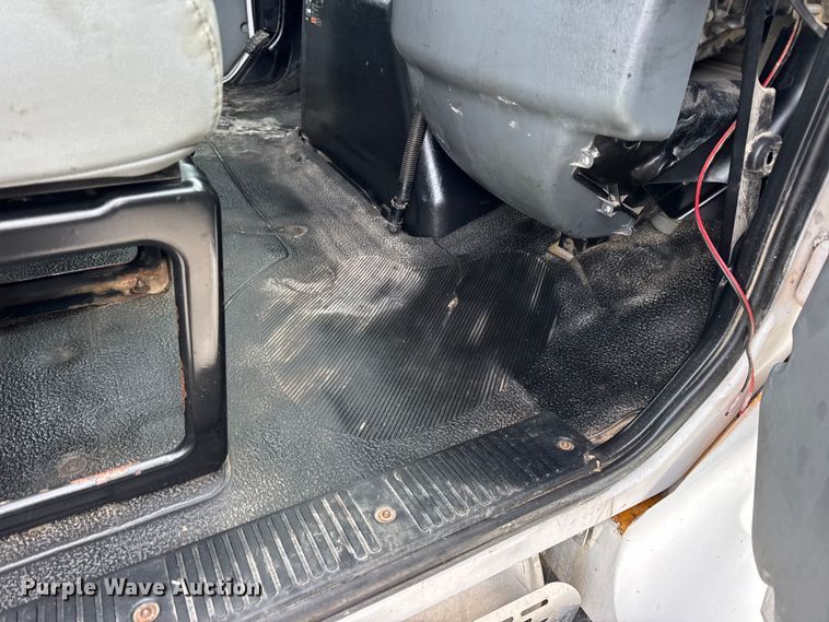 image for item DW6714 2004 International 7500 dump truck