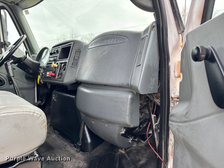 image for item DW6714 2004 International 7500 dump truck