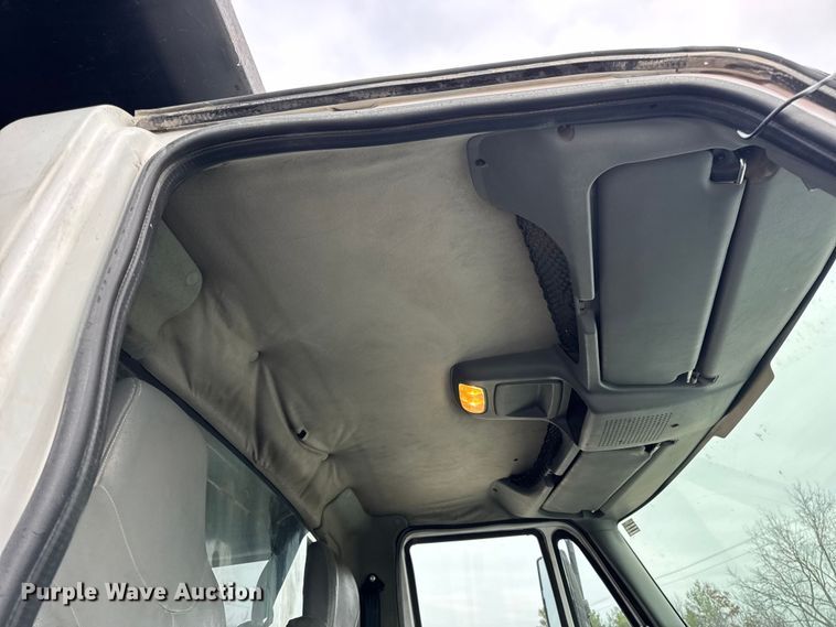 image for item DW6714 2004 International 7500 dump truck