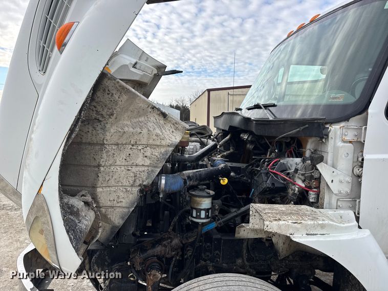 image for item DW6714 2004 International 7500 dump truck