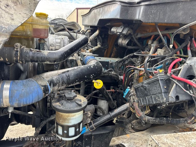 image for item DW6714 2004 International 7500 dump truck