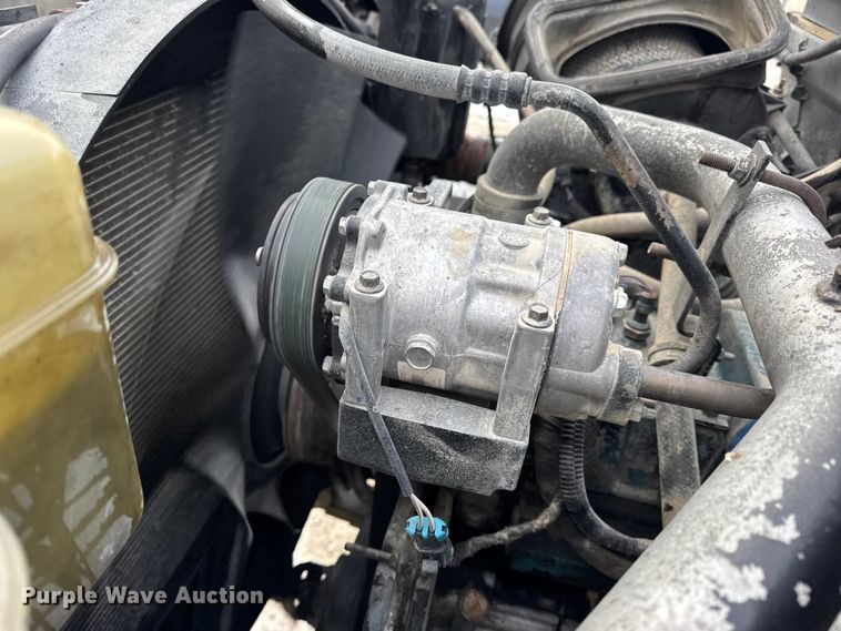 image for item DW6714 2004 International 7500 dump truck