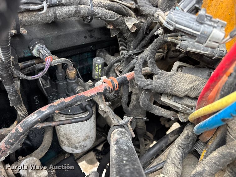 image for item DW6714 2004 International 7500 dump truck