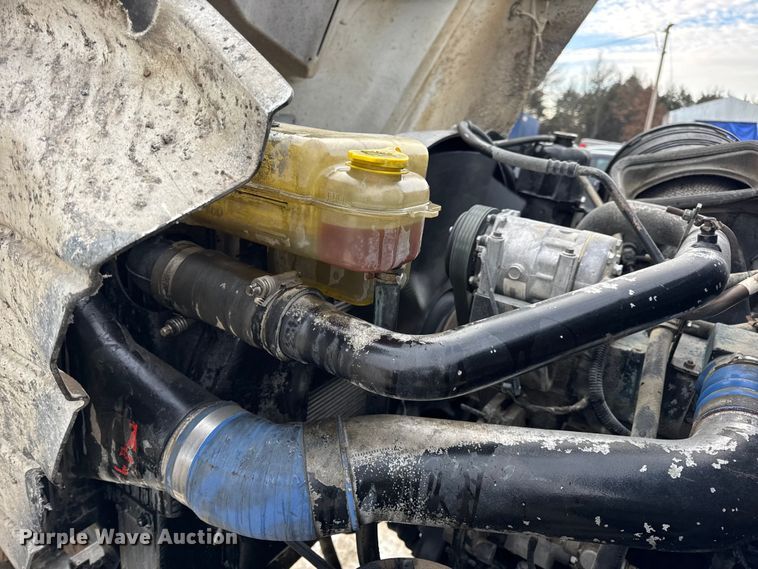 image for item DW6714 2004 International 7500 dump truck