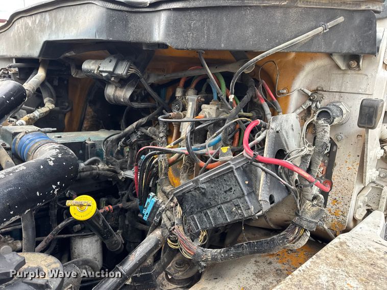 image for item DW6714 2004 International 7500 dump truck