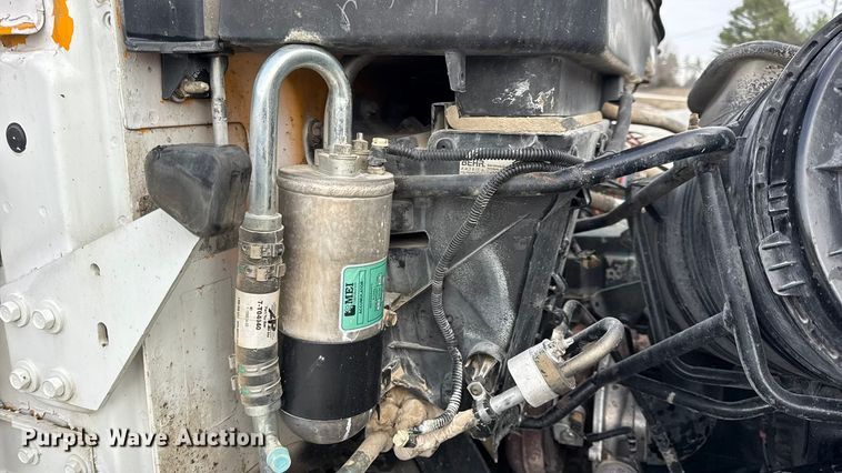 image for item DW6714 2004 International 7500 dump truck