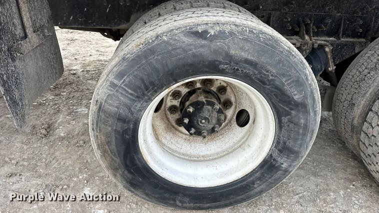 image for item DW6714 2004 International 7500 dump truck