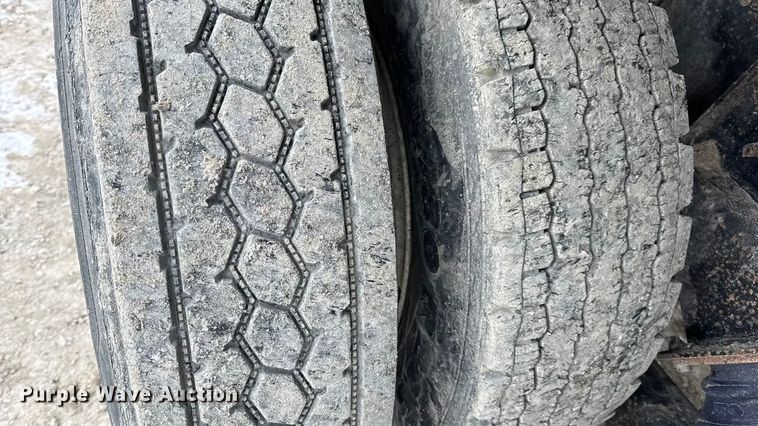 image for item DW6714 2004 International 7500 dump truck