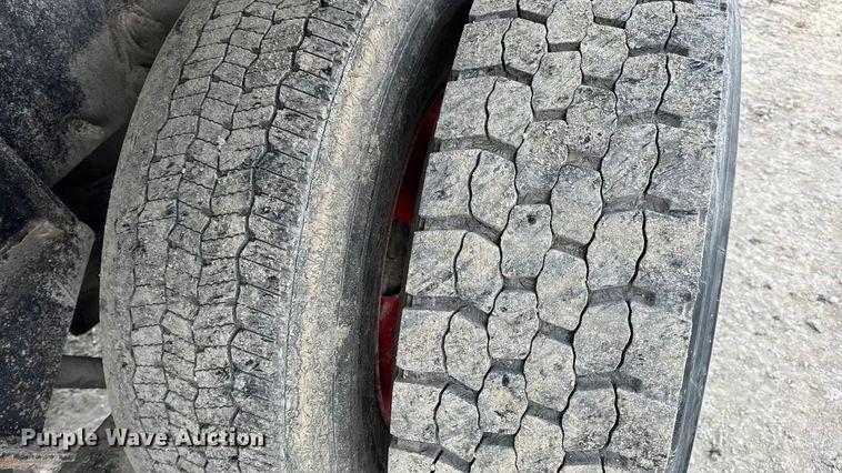 image for item DW6714 2004 International 7500 dump truck