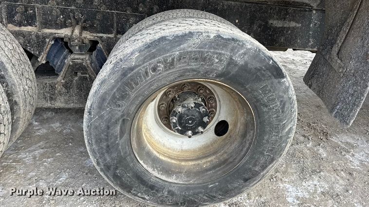 image for item DW6714 2004 International 7500 dump truck