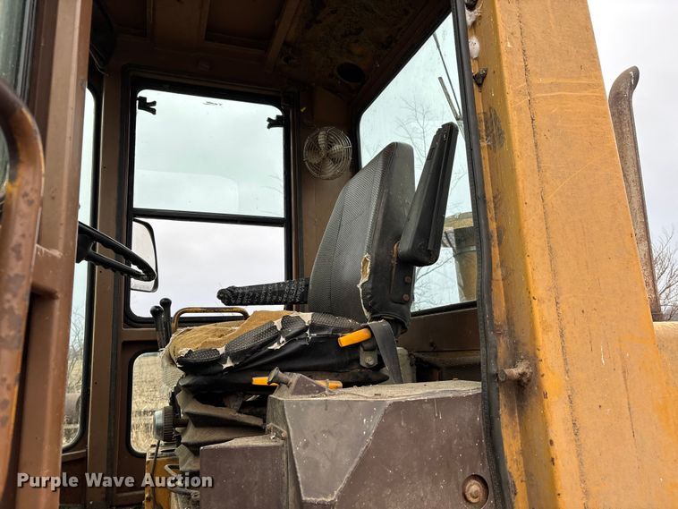 image for item DW7365 1991 Komatsu 518 wheel loader